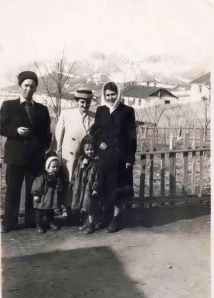 Здесь наша семья и подруга мамы - Надежда(справа). Я - самый маленький. Адрасман, где-то 1952-1953 гг.